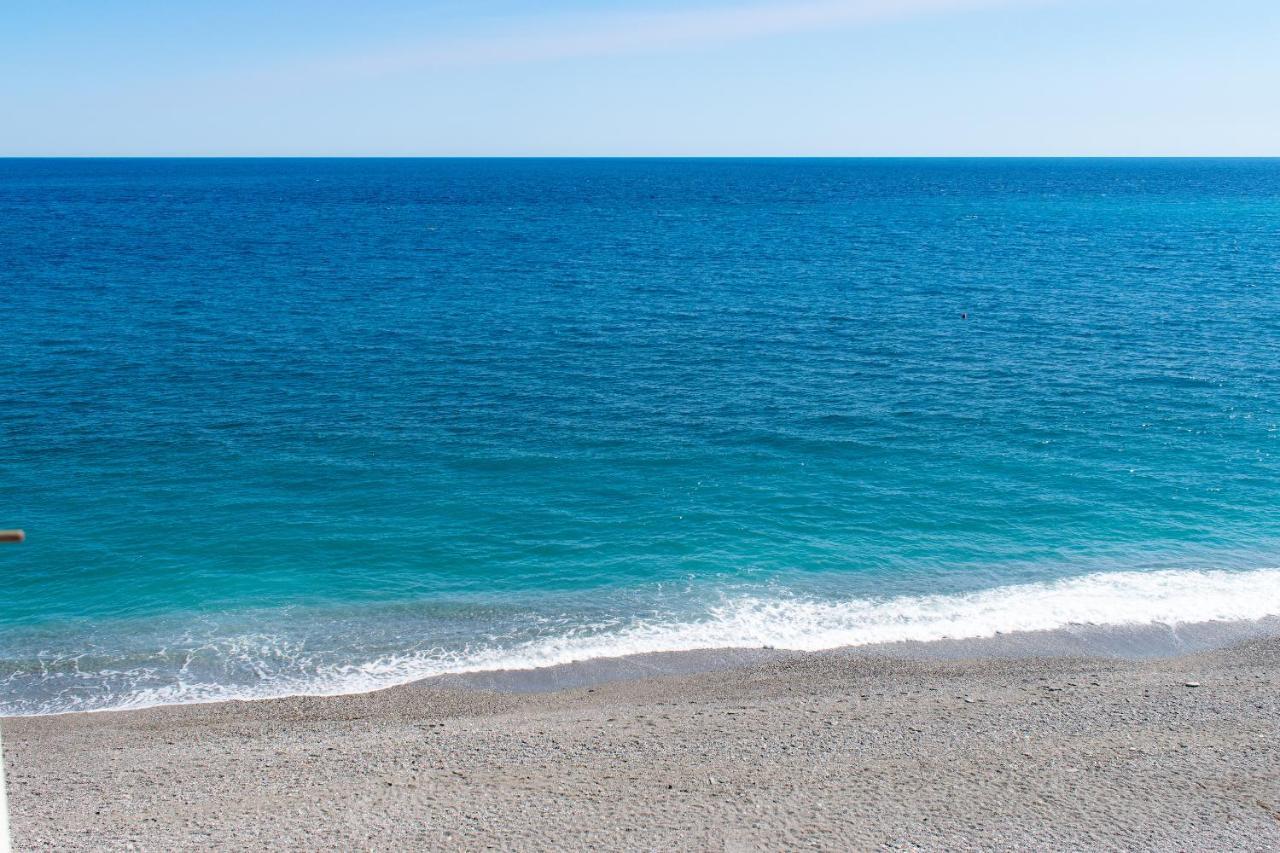 Beach House Acquamarina Letojanni Εξωτερικό φωτογραφία