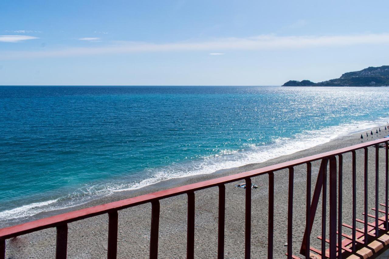 Beach House Acquamarina Letojanni Εξωτερικό φωτογραφία